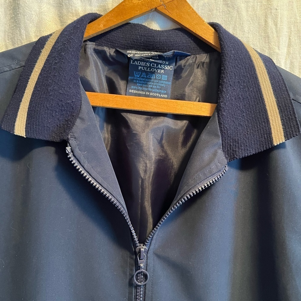 Vintage woman's Sunderland of Scotland Golf Vest. Navy/tan Size L. Great shape. - Picture 7 of 8